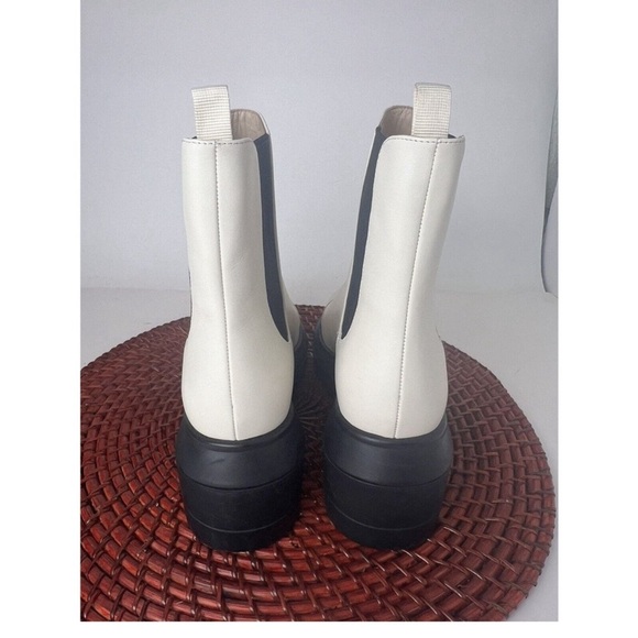 Stuart Weitzman Norah Leather Lug Sole Chelsea White Boots - Picture 8 of 9